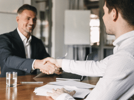 Un auto-entrepreneur peut-il recruter un salarié ?