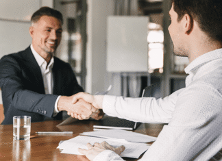 Un auto-entrepreneur peut-il recruter un salarié ?