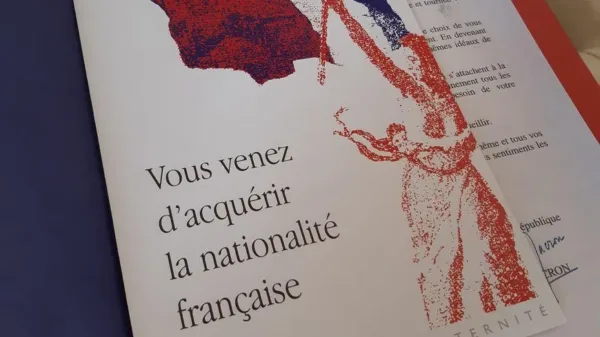 Quelle Est la Différence Entre la Naturalisation par Décret et la Déclaration par Mariage