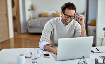 Micro-Entreprise à l’Étranger : Peut-on Facturer des Clients Hors de France ? Micro-Entreprise à l'Étranger : Peut-on Facturer des Clients Hors de France ?