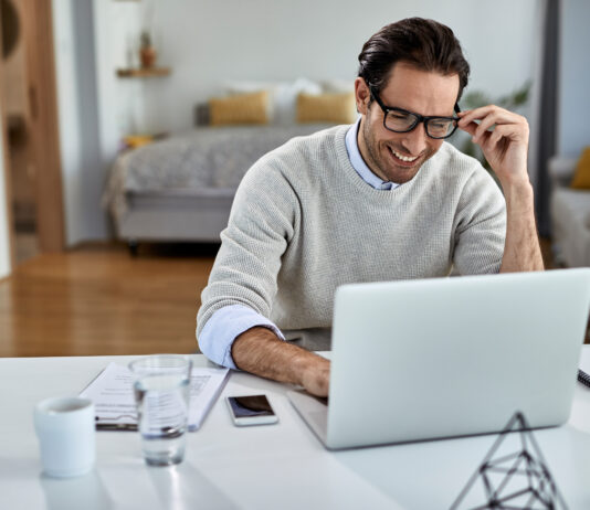 Micro-Entreprise à l’Étranger : Peut-on Facturer des Clients Hors de France ? Micro-Entreprise à l'Étranger : Peut-on Facturer des Clients Hors de France ?